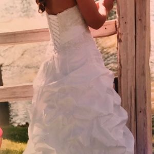 Gorgeous wedding dress